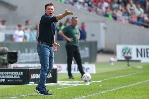 2. Bundesliga - Hannover 96 - SC Preußen Münster am 03.05.2026 in der Heinz von Heiden Arena in Hannover Trainer Christian Titz (Hannover) gestikuliert