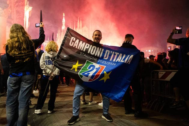 Fans celebrate Inter s early Scudetto victory in Milan MILAN, ITALY - MAY 3: People celebrate Inter Milan s early Serie A victory with chants, smoke bombs, and flags in Milan, Italy, on May 3, 2026. By defeating Parma, Inter Milan mathematically secured their 21st Championship (Scudetto) victory on matchday 35, before the end of the Italian Serie A season. Andrea Carrubba Anadolu Milan Italy. Editorial use only. Please get in touch for any other usage.  Copyright: x2026xAnadoluxAndreaxCarrubbax