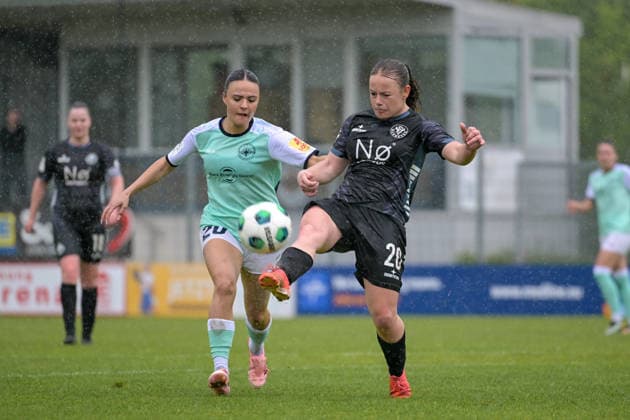 03.05.2026, Fußball, 2. Frauen-Bundesliga, 2025 2026, 24. Spieltag, VfR Warbeyen - SG 99 Andernach Rinesa Alija (20 Andernach) und Mariken Kroon (20 Warbeyen) im Zweikampf. Kleve Bresserbergstadion Nordrhein-Westfalen Deutschland