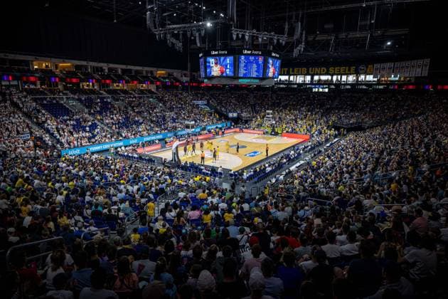 Basketball Berlin 03.05.2026 Saison 2025 2026 EasyCredit BBL 1. Bundesliga Männer, Herren Alba Berlin - NINERS Chemnitz Uber Arena Sportstätte *** Basketball Berlin 03 05 2026 Season 2025 2026 EasyCredit BBL 1 Bundesliga Men, Men Alba Berlin NINERS Chemnitz Uber Arena Sports venue