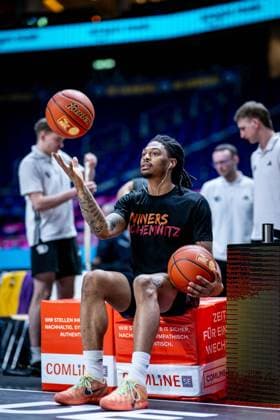 Basketball Berlin 03.05.2026 Saison 2025 2026 EasyCredit BBL 1. Bundesliga Männer, Herren Alba Berlin - NINERS Chemnitz Nike Sibande (Chemnitz, No.02)