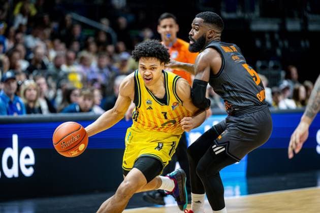 Basketball Berlin 03.05.2026 Saison 2025 2026 EasyCredit BBL 1. Bundesliga Männer, Herren Alba Berlin - NINERS Chemnitz Jack Kayil (Alba Berlin, No.07) Corey Davis (Chemnitz, No.05)