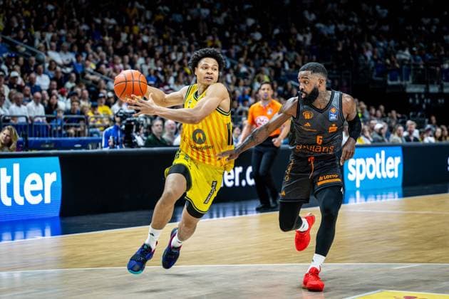 Basketball Berlin 03.05.2026 Saison 2025 2026 EasyCredit BBL 1. Bundesliga Männer, Herren Alba Berlin - NINERS Chemnitz Jack Kayil (Alba Berlin, No.07) Corey Davis (Chemnitz, No.05)