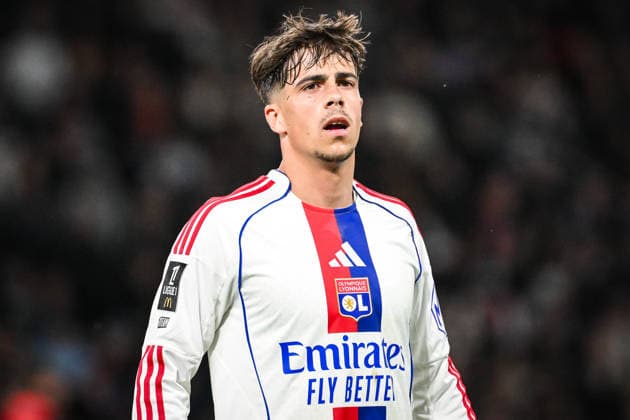April 19, 2026, Paris, France, France: Afonso MOREIRA of Lyon during the Ligue 1 match between Paris Saint-Germain (PSG) and Olympique Lyonnais (OL) at Parc des Princes Stadium on April 19, 2026 in Paris, France. Paris France - ZUMAm308 20260419_zsp_m308_019 Copyright: xMatthieuxMirvillex