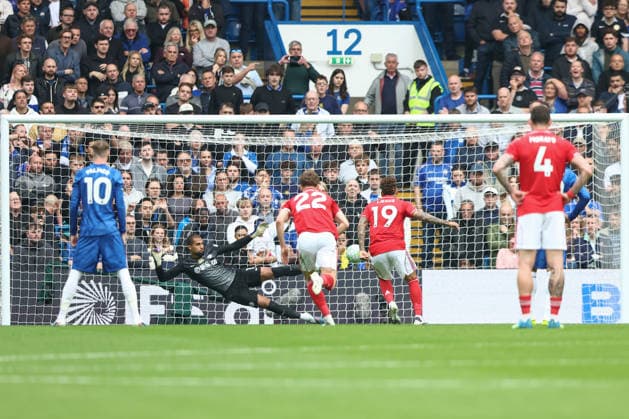 Chelsea v Nottingham Forest, Premier League GOAL 0-2 Igor Jesus of Nottingham Forest scores from the penalty spot during the Chelsea v Nottingham Forest Premier League match at Stamford Bridge, London, England on 4 May 2026 Credit: Ian Stephen Every Second Media Editorial use only. All images are copyright Every Second Media Limited. No images may be reproduced without prior permission. All rights reserved. Premier League and Football League images are subject to licensing agreements with Football DataCo Limited. see https: www.football-dataco.com Copyright: xIMAGO EveryxSecondxMediax ESM-1973-0042 IanxStephenx xEveryxSecondxMediax