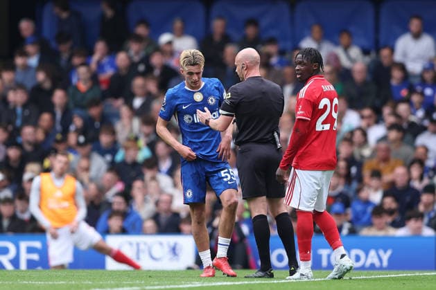 4th May 2026; Stamford Bridge, Chelsea, London, England: Premier League Football, Chelsea versus Nottingham Forest; Jesse Derry of Chelsea goes down holding his face after an off the ball collision with Ryan Yates of Nottingham Forest KatiexChan