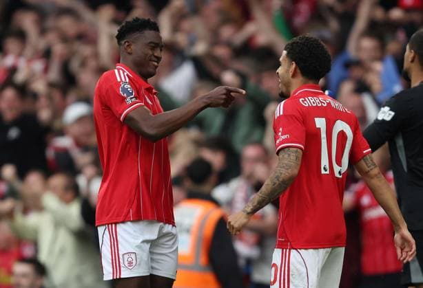 Premier League - Chelsea v Nottingham Forest LONDON, ENGLAND, MAY 04: GOAL 3-0, Taiwo Awoniyi of Nottingham Forest goal celebration with Morgan Gibbs-White of Nottingham Forest after scoring a goal to put Nottingham Forest 3-0 ahead during the Premier League match between Chelsea v Nottingham Forest at Stamford Bridge Stadium, London, England, on May 4. (Photo by Daniel Weir) London Stamford Bridge STadium England Copyright: xDanielxWeir SportsxPressxPhotox Sportspressphoto_SPR141776