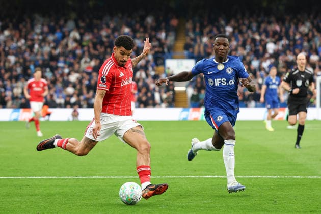 Chelsea v Nottingham Forest, Premier League GOAL 0-3 Morgan Gibbs-White of Nottingham Forest provides the assist for Taiwo Awoniyi of Nottingham Forest (not in picture) during the Chelsea v Nottingham Forest Premier League match at Stamford Bridge, London, England on 4 May 2026 Credit: Ian Stephen Every Second Media Editorial use only. All images are copyright Every Second Media Limited. No images may be reproduced without prior permission. All rights reserved. Premier League and Football League images are subject to licensing agreements with Football DataCo Limited. see https: www.football-dataco.com Copyright: xIMAGO EveryxSecondxMediax ESM-1973-0085 IanxStephenx xEveryxSecondxMediax