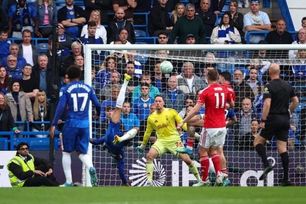 Premier League: Chelsea v Nottingham Forest LONDON, UK - 4th May 2026: Joao Pedro of Chelsea scores his side s first goal with an overhead kick during the Premier League match between Chelsea FC and Nottingham Forest FC at Stamford Bridge London Stamford Bridge England United Kingdom Copyright: xCraigxMercerx xPeakxActionxPhotosx