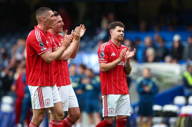 Premier League: Chelsea v Nottingham Forest LONDON, UK - 4th May 2026: Neco Williams of Nottingham Forest applauds the fans after the Premier League match between Chelsea FC and Nottingham Forest FC at Stamford Bridge London Stamford Bridge England United Kingdom Copyright: xCraigxMercerx xPeakxActionxPhotosx