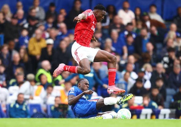 Chelsea v Nottingham Forest, English Premier League, Stamford Bridge, Stamford Bridge, London, UK - 04 05 2026 Trevoh Chalobah of Chelsea tackles Elliot Anderson of Nottingham Forrest during the Premier League game at Stamford Bridge London Stamford Bridge London GBR, UK NEWSPAPERS OUT Copyright: xMarkxGreenwoodx