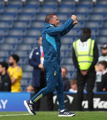 Premier League - Chelsea v Nottingham Forest LONDON, ENGLAND, MAY 04: Vitor Pereira Manager of Nottingham Forest punches the air in delight after the 3-1 victory during the Premier League match between Chelsea v Nottingham Forest at Stamford Bridge Stadium, London, England, on May 4. (Photo by Daniel Weir) London Stamford Bridge STadium England Copyright: xDanielxWeir SportsxPressxPhotox Sportspressphoto_SPR141886