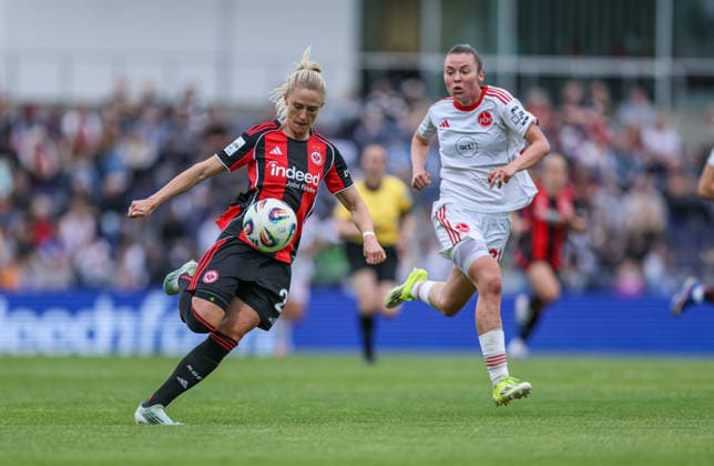 GER, Frankfurt, Eintracht Frankfurt vs FC Nürnberg, Google Pixel Bundesliga, Fussball, DFB, Spielzeit 2025 2026, Stadion am Brentanobad, 24. Spieltag im Bild v.l.: Rebecka Blomqvist (Eintracht Frankfurt Frauen 28), Julia Pollak (1. FC Nürnberg Frauen 22), Zweikampf DFB DFL REGULATIONS PROHIBIT ANY USE OF PHOTOGRAPHS AS IMAGE SEQUENCES AND OR QUASI-VIDEO, 04.05.2026 Copyright: HMBxMedia HendrikxHamelau