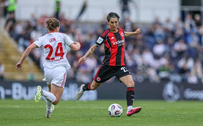 GER, Frankfurt, Eintracht Frankfurt vs FC Nürnberg, Google Pixel Bundesliga, Fussball, DFB, Spielzeit 2025 2026, Stadion am Brentanobad, 24. Spieltag im Bild v.l.: Nastassja Lein (1. FC Nürnberg Frauen 24), Sara Doorsoun (Eintracht Frankfurt Frauen 23) DFB DFL REGULATIONS PROHIBIT ANY USE OF PHOTOGRAPHS AS IMAGE SEQUENCES AND OR QUASI-VIDEO, 04.05.2026 Copyright: HMBxMedia HendrikxHamelau