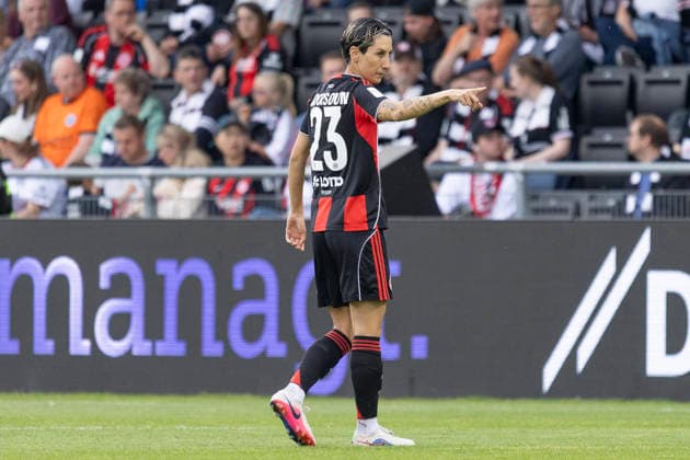 Google Pixel Frauen Bundesliga: Eintracht Frankfurt - 1. FC Nürnberg, 04.05.2026 Sara Doorsoun (Eintracht Frankfurt 23) zeigt mit em Finger in eine Richtung, Eintracht Frankfurt - 1. FC Nürnberg, Frankfurt, Stadion am Brentanobad, 4.5.2026 Copyright: xBEAUTIFULxSPORTS Gawlikx