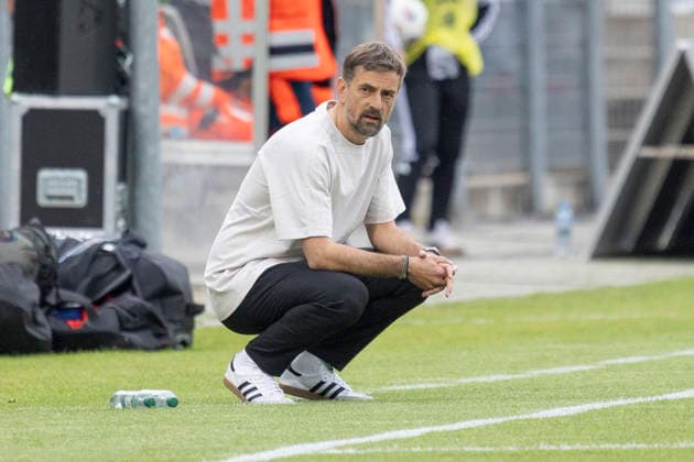 Google Pixel Frauen Bundesliga: Eintracht Frankfurt - 1. FC Nürnberg, 04.05.2026 Niko Arnautis (Trainer Eintracht Frankfurt) in der Hocke, Freisteller, Portrait Porträt, Eintracht Frankfurt - 1. FC Nürnberg, Frankfurt, Stadion am Brentanobad, 4.5.2026 Copyright: xBEAUTIFULxSPORTS Gawlikx