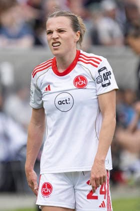 Google Pixel Frauen Bundesliga: Eintracht Frankfurt - 1. FC Nürnberg, 04.05.2026 Nastassja Lein (1. FC Nürnberg 24) mit schmerzverzerrtem Gesicht, Freisteller, Portrait Porträt, Eintracht Frankfurt - 1. FC Nürnberg, Frankfurt, Stadion am Brentanobad, 4.5.2026 Copyright: xBEAUTIFULxSPORTS Gawlikx