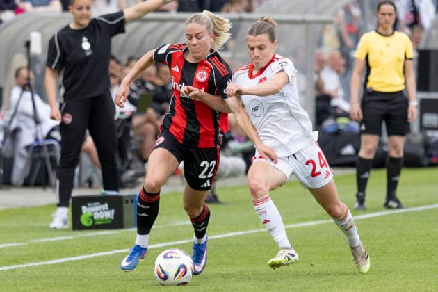 Google Pixel Frauen Bundesliga: Eintracht Frankfurt - 1. FC Nürnberg, 04.05.2026 Nadine Riesen (Eintracht Frankfurt 22) & Nastassja Lein (1. FC Nürnberg 24) im ZWeikampf um den ball, Eintracht Frankfurt - 1. FC Nürnberg, Frankfurt, Stadion am Brentanobad, 4.5.2026 Copyright: xBEAUTIFULxSPORTS Gawlikx