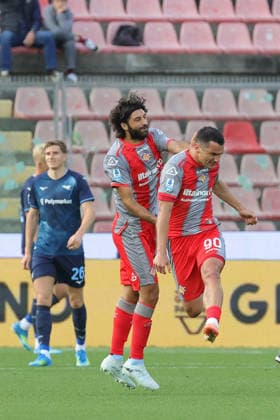 Cremonese s Federico Bonazzoli jubilates after scoring the goal 1-0 during the Serie A soccer match between Cremonese and Lazio at the Giovanni Zini Stadium in Cremona Italy - Sunday, 4 may 2026. - Soccer .  Copyright: xAlbertoxMariani LaPressex