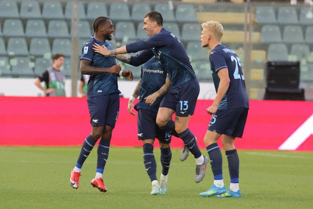 Lazio™s Nuno Tavares Lazio™s Gustav Isaksen jubilates after scoring the goal 1-1 during the Serie A soccer match between Cremonese and Lazio at the Giovanni Zini Stadium in Cremona Italy - Sunday, 4 may 2026. - Soccer .  Copyright: xAlbertoxMariani LaPressex