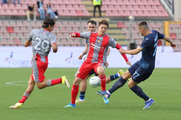 Cremonese s Alessio Zerbin and LazioÕs Adam Marusic during the Serie A soccer match between Cremonese and Lazio at the Giovanni Zini Stadium in Cremona Italy - Sunday, 4 may 2026. - Soccer .  Copyright: xAlbertoxMariani LaPressex