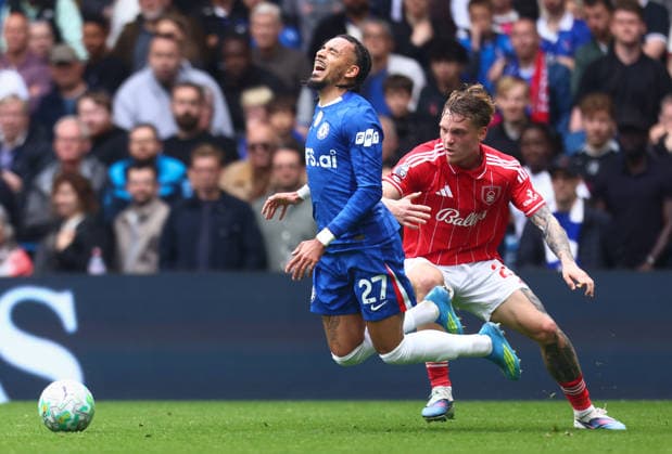 Chelsea v Nottingham Forest, English Premier League, Stamford Bridge, Stamford Bridge, London, UK - 04 05 2026 Malo Gusto of Chelsea is fouled by Luca Netz of Nottingham Forrest during the Premier League game at Stamford Bridge London Stamford Bridge London GBR, UK NEWSPAPERS OUT Copyright: xMarkxGreenwoodx