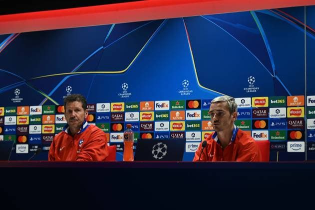 Ahead of Arsenal v Atletico Madrid - UEFA Champions League LONDON, UNITED KINGDOM - MAY 4: Antonie Griezmann (R) of Atletico Madrid and head coach Diego Simeone (L) attend a press conference, PK, Pressekonferenz ahead of the UEFA Champions League semi-final match against Arsenal at Emirates Stadium in London, United Kingdom on May 4, 2026. Rasid Necati Aslim Anadolu London United Kingdom. Editorial use only. Please get in touch for any other usage.  Copyright: x2026xAnadoluxRasidxNecatixAslimx