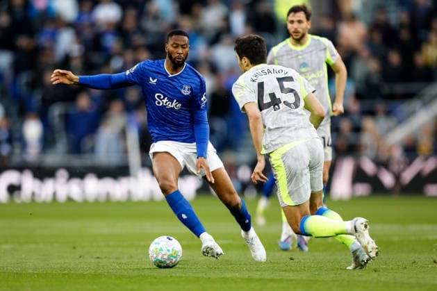 Everton v Manchester City Premier League Beto of Everton chases down the ball during the Premier League match at the Hill Dickinson Stadium, Liverpool 04 05 2026 UK Newspapers OUT Copyright: xMaxxTomlinsonx FIL-23391-0023