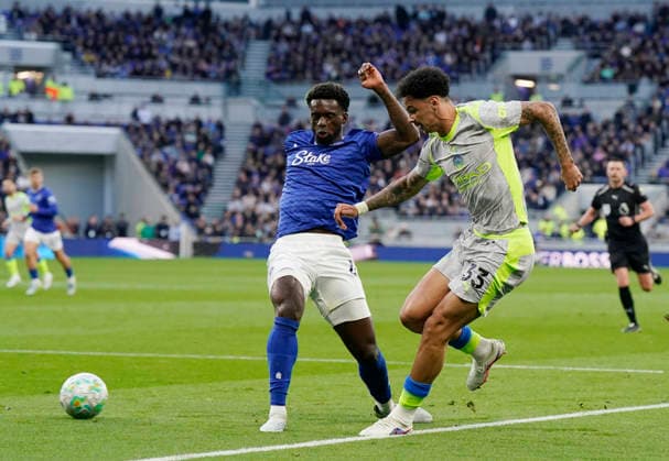 Liverpool, England, 4th May 2026. Tim Iroegbunam of Everton and Nico O™Reilly of Manchester City during the Everton vs Manchester City Premier League match at Hill Dickinson Stadium, Liverpool. Picture credit should read: Andrew Yates Sportimage EDITORIAL USE ONLY. No use with unauthorised audio, video, data, fixture lists, club league logos or live services. Online in-match use limited to 120 images, no video emulation. No use in betting, games or single club league player publications. SPI_014_AY_Everton_Man_City SPI-4779-0013