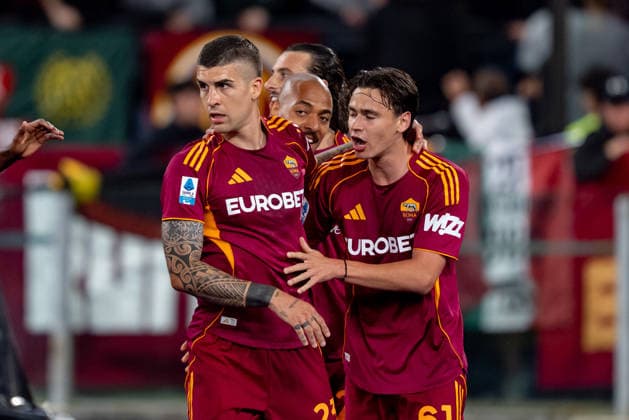 AS Roma v ACF Fiorentina - Serie A Enilive Gianluca Mancini of AS Roma celebrates after scoring first goal during the serie Serie A Enilive match between AS Roma and ACF Fiorentina at Stadio Olimpico on May 4, 2026 in Rome, Italy Rome Stadio Olimpico Lazio Italy Copyright: xGiuseppexMaffiax 260504_SerieA_Roma-Fiorentina_GM_01160