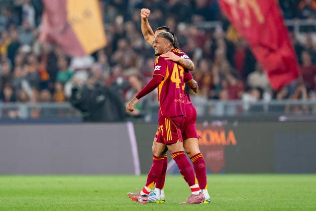 AS Roma v ACF Fiorentina - Serie A Enilive Franca Wesley of AS Roma celebrates with Mario Hermoso after scoring second goal during the serie Serie A Enilive match between AS Roma and ACF Fiorentina at Stadio Olimpico on May 4, 2026 in Rome, Italy Rome Stadio Olimpico Lazio Italy Copyright: xGiuseppexMaffiax 260504_SerieA_Roma-Fiorentina_GM_02057