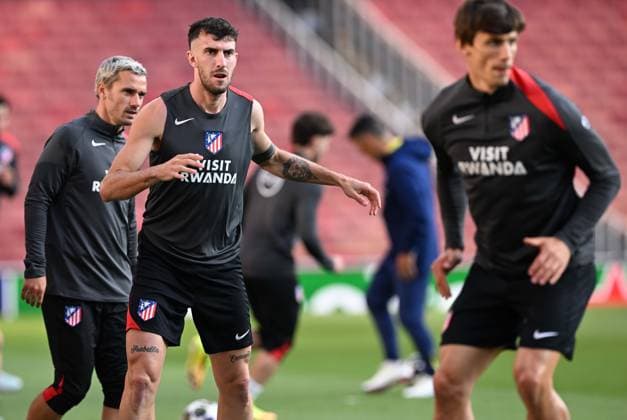 Ahead of Arsenal v Atletico Madrid - UEFA Champions League LONDON, UNITED KINGDOM - MAY 4: Antoine Griezmann (L) and Matteo Ruggeri (2nd L) of Atletico Madrid attend training session ahead of the UEFA Champions League semi-final rematch against Arsenal at Emirates Stadium in London, United Kingdom on May 4, 2026. Rasid Necati Aslim Anadolu London United Kingdom. Editorial use only. Please get in touch for any other usage.  Copyright: x2026xAnadoluxRasidxNecatixAslimx