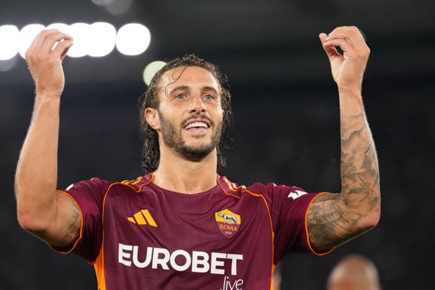 Roma™s Mario Hermoso celebrate after scoring during the Serie A EniLive soccer match between Roma and Fiorentina at the Rome s Olympic stadium, Italy - Monday May 4, 2026 - Soccer ( Photo by Alfredo Falcone LaPresse )  Copyright: xAlfredoxFalcone LaPressex