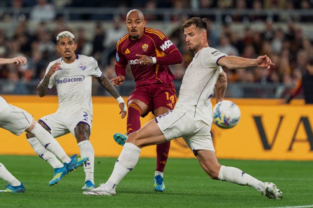 AS Roma v ACF Fiorentina - Serie A Enilive Donyell Malen of AS Roma and Marin Pongracic of ACF Fiorentina in action during the serie Serie A Enilive match between AS Roma and ACF Fiorentina at Stadio Olimpico on May 4, 2026 in Rome, Italy Rome Stadio Olimpico Lazio Italy Copyright: xGiuseppexMaffiax 260504_SerieA_Roma-Fiorentina_GM_03208