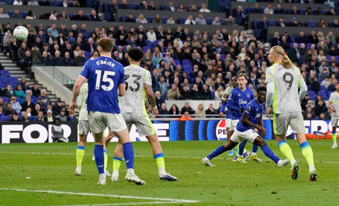Liverpool, England, 4th May 2026. Jeremy Doku of Manchester City scores the first goal during the Everton vs Manchester City Premier League match at Hill Dickinson Stadium, Liverpool. Picture credit should read: Andrew Yates Sportimage EDITORIAL USE ONLY. No use with unauthorised audio, video, data, fixture lists, club league logos or live services. Online in-match use limited to 120 images, no video emulation. No use in betting, games or single club league player publications. SPI_020_AY_Everton_Man_City SPI-4779-0020