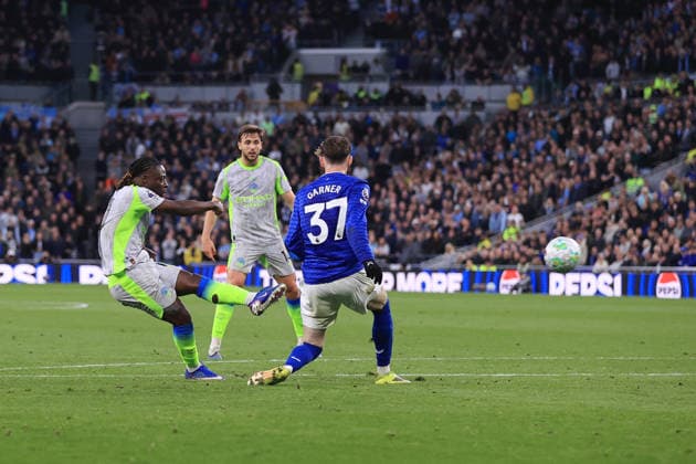 Football - Premier League - Everton v Manchester City 4th May 2026 - Premier League - Everton v Manchester City - Jeremy Doku of Manchester City scores their 1st goal - Photo: Simon Stacpoole Offside. Liverpool UK Copyright: xSimonxStacpoolexOffside