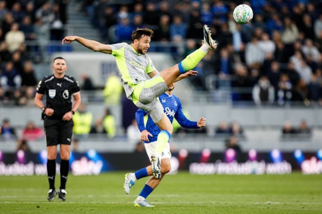 Everton v Manchester City Premier League Nico Gonzalez of Manchester City tries to control the ball during the Premier League match at the Hill Dickinson Stadium, Liverpool 04 05 2026 UK Newspapers OUT Copyright: xMaxxTomlinsonx FIL-23391-0037