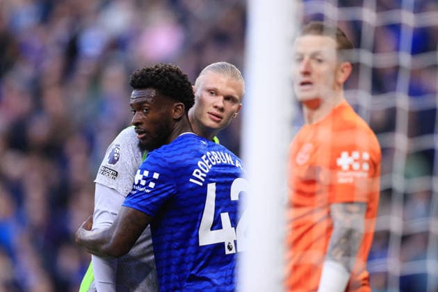 Football - Premier League - Everton v Manchester City 4th May 2026 - Premier League - Everton v Manchester City - Tim Iroegbunam of Everton marks Erling Haaland of Manchester City - Photo: Simon Stacpoole Offside. Liverpool UK Copyright: xSimonxStacpoolexOffside