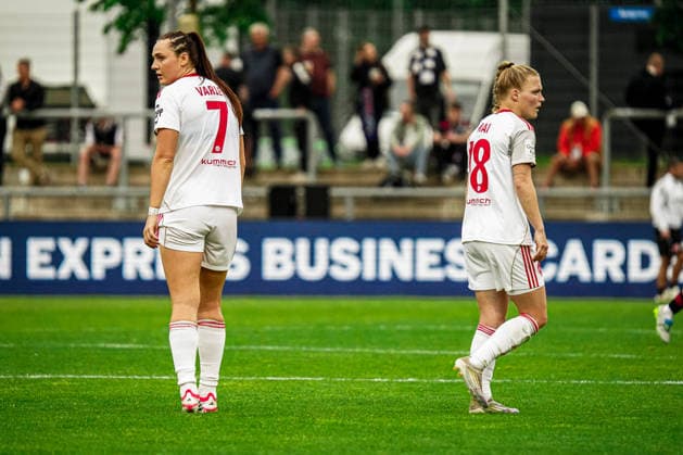 Deutschland: Fussball Google Pixel Frauen-Bundesliga 2025 2026 , 24. Spieltag - Eintracht Frankfurt Frauen vs 1. FC Nürnberg Frauen - Stadion Am Brentanobad (Frankfurt) : Franziska Mai (1. FC Nürnberg Frauen, 18), Leia Varley (1. FC Nürnberg Frauen, 7), Mimik, Stimmung Copyright: xBennetxLongx