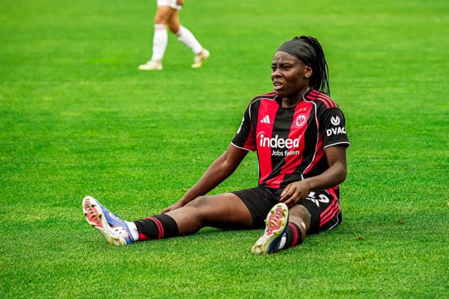 Deutschland: Fussball Google Pixel Frauen-Bundesliga 2025 2026 , 24. Spieltag - Eintracht Frankfurt Frauen vs 1. FC Nürnberg Frauen - Stadion Am Brentanobad (Frankfurt) : Nicole Anyomi (Eintracht Frankfurt Frauen, 19) am Boden, Mimik, Gestik, Geste Copyright: xBennetxLongx