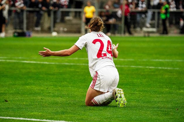 Deutschland: Fussball Google Pixel Frauen-Bundesliga 2025 2026 , 24. Spieltag - Eintracht Frankfurt Frauen vs 1. FC Nürnberg Frauen - Stadion Am Brentanobad (Frankfurt) : Nastassja Lein (1. FC Nürnberg Frauen, 24) am Boden, Gestik, Geste Copyright: xBennetxLongx