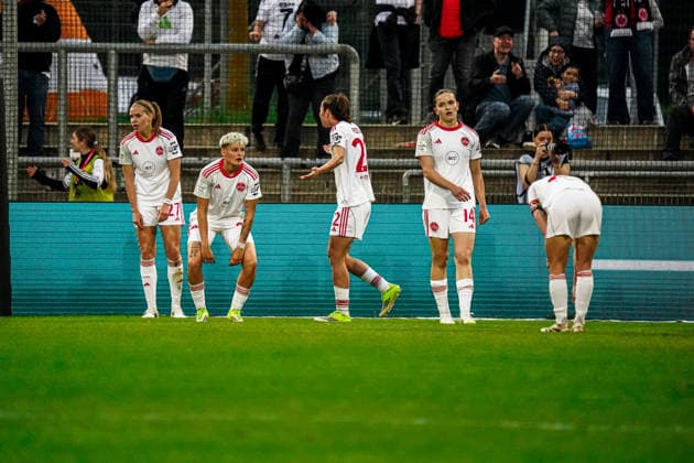 Deutschland: Fussball Google Pixel Frauen-Bundesliga 2025 2026 , 24. Spieltag - Eintracht Frankfurt Frauen vs 1. FC Nürnberg Frauen - Stadion Am Brentanobad (Frankfurt) : Mannschaft, Emotionen, Mimik, Gestik, Geste Copyright: xBennetxLongx
