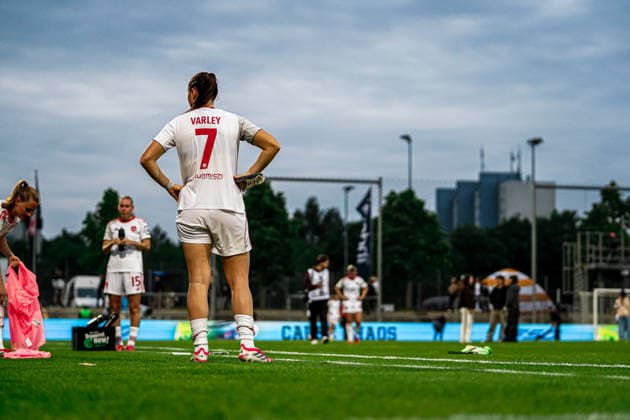 Deutschland: Fussball Google Pixel Frauen-Bundesliga 2025 2026 , 24. Spieltag - Eintracht Frankfurt Frauen vs 1. FC Nürnberg Frauen - Stadion Am Brentanobad (Frankfurt) : Leia Varley (1. FC Nürnberg Frauen, 7) Gestik, Geste, Stimmung Copyright: xBennetxLongx