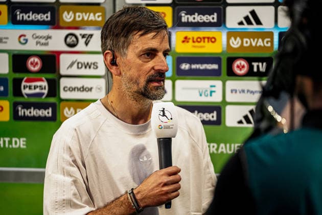 Deutschland: Fussball Google Pixel Frauen-Bundesliga 2025 2026 , 24. Spieltag - Eintracht Frankfurt Frauen vs 1. FC Nürnberg Frauen - Stadion Am Brentanobad (Frankfurt) : Niko Arnautis (Trainer, Eintracht Frankfurt Frauen) Interview, Mimik Copyright: xBennetxLongx