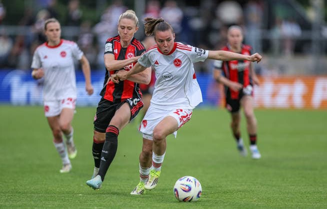 GER, Frankfurt, Eintracht Frankfurt vs FC Nürnberg, Google Pixel Bundesliga, Fussball, DFB, Spielzeit 2025 2026, Stadion am Brentanobad, 24. Spieltag im Bild v.l.: Rebecka Blomqvist (Eintracht Frankfurt Frauen 28), Julia Pollak (1. FC Nürnberg Frauen 22) DFB DFL REGULATIONS PROHIBIT ANY USE OF PHOTOGRAPHS AS IMAGE SEQUENCES AND OR QUASI-VIDEO, 04.05.2026 Copyright: HMBxMedia HendrikxHamelau