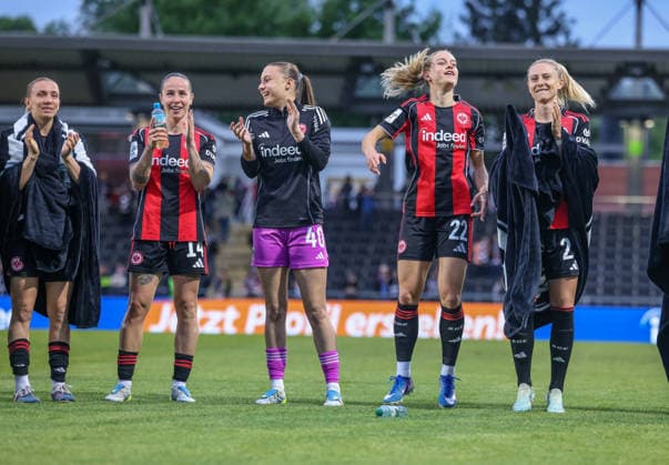 GER, Frankfurt, Eintracht Frankfurt vs FC Nürnberg, Google Pixel Bundesliga, Fussball, DFB, Spielzeit 2025 2026, Stadion am Brentanobad, 24. Spieltag im Bild: Freude und Emotionen nach dem Sieg, Elisa Senß (Eintracht Frankfurt Frauen 6), Geraldine Reuteler (Eintracht Frankfurt Frauen 14), Ylvi Eisenbeiß (Frankfurt), Nadine Riesen (Eintracht Frankfurt Frauen 22), Rebecka Blomqvist (Eintracht Frankfurt Frauen 28) DFB DFL REGULATIONS PROHIBIT ANY USE OF PHOTOGRAPHS AS IMAGE SEQUENCES AND OR QUASI-VIDEO, 04.05.2026 Copyright: HMBxMedia HendrikxHamelau