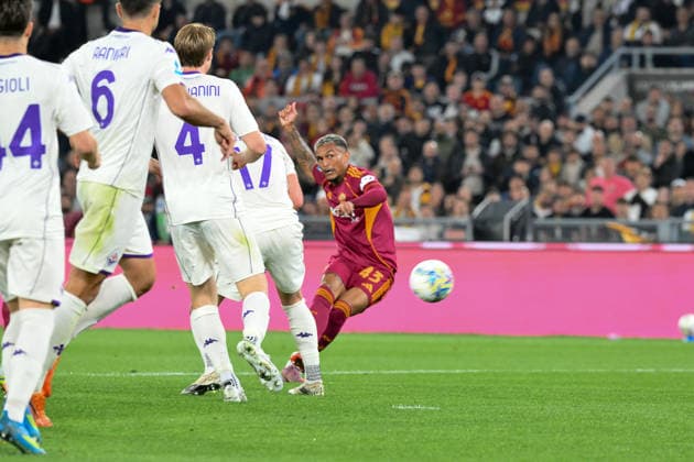 Foto IPP Roberto Ramaccia Roma 4 5 2026 Campionato di Calcio Serie A 2025 2026 Roma vs Fiorentina Nella foto Wesley of AS Roma scores the goal for 2-0 in the 17th minute Italy Photo Press - World Copyright Roma italy Italia ITALY  Copyright: xR4924_italyphotopressx