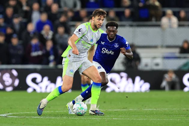 4th May 2026; Hill Dickinson Stadium, Liverpool, England; Premier League Football, Everton versus Manchester City; Nico Gonzales of Manchester City takes on Tim Iroegbunam of Everton DavidxBlunsden