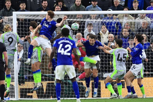 4th May 2026; Hill Dickinson Stadium, Liverpool, England; Premier League Football, Everton versus Manchester City; Jake O& x2019;Brien of Everton beats Gianluigi Donnarumma of Manchester City with a header to score for 2-1 after 73 minutes DavidxBlunsden