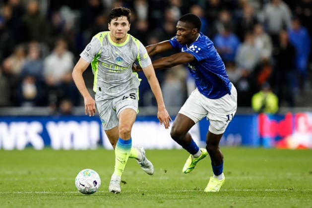 Everton v Manchester City Premier League Thierno Barry of Everton and Abdukodir Khusanov of Manchester City battle for the ball during the Premier League match at the Hill Dickinson Stadium, Liverpool 04 05 2026 UK Newspapers OUT Copyright: xMaxxTomlinsonx FIL-23391-0050